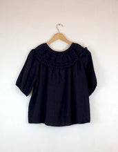 Load image into Gallery viewer, Nygardsanna - ruffle top